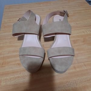 Womens soda platform shoes size 9 open toe tan
